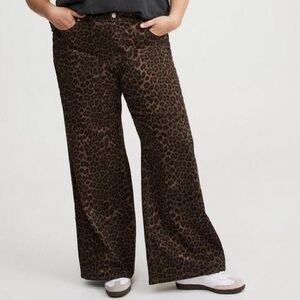 Torrid High-Rise Wide-Leg Jean in leopard sz 24 xs